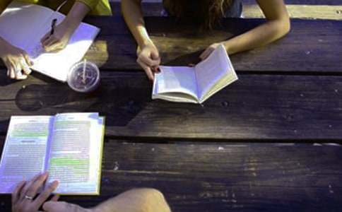 大学生禁毒黑板报图片