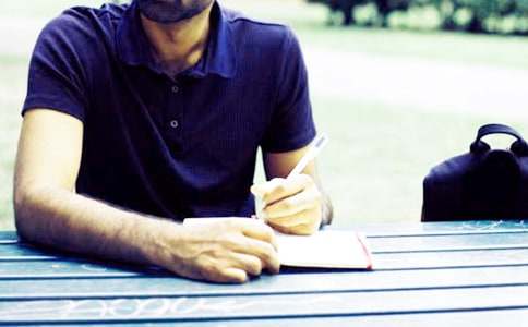 综合型版式设计范例图片:大学生活