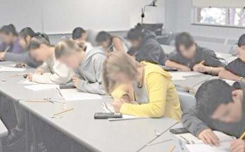 描写紧张的期中考试2016日记(400字)