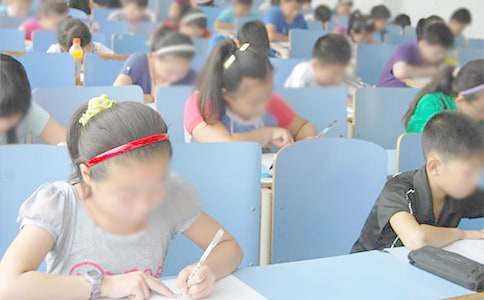 关于小学六年级期中考试优秀作文推荐:《学校里的桂花树》